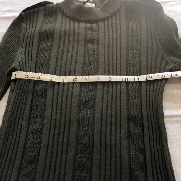 ๐ 2/$30๐ Army green ribbed sweater from H&M - Picture 4 of 9